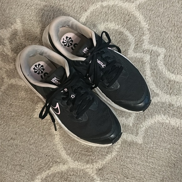 Nike Starrunner Black & Pink Sneakers, size 3.5 Youth - Picture 1 of 6